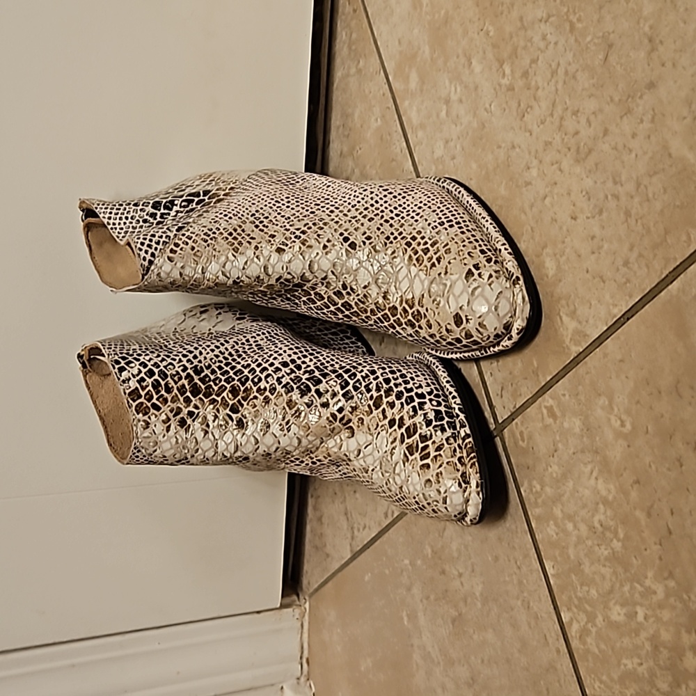Diba True Snakeskin Booties Size 7.5